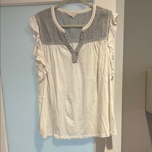 Women's Cream Top with blue sear sucker Accents